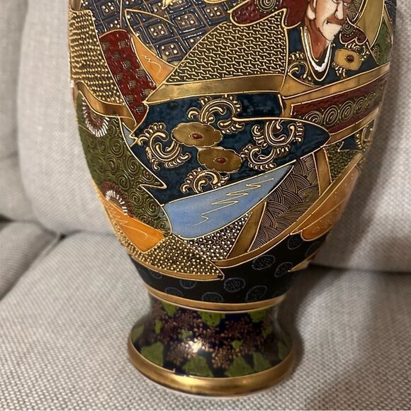 Satsuma Ware 8 Imperial Heads Large 15” Tall Vase - Picture 10 of 16